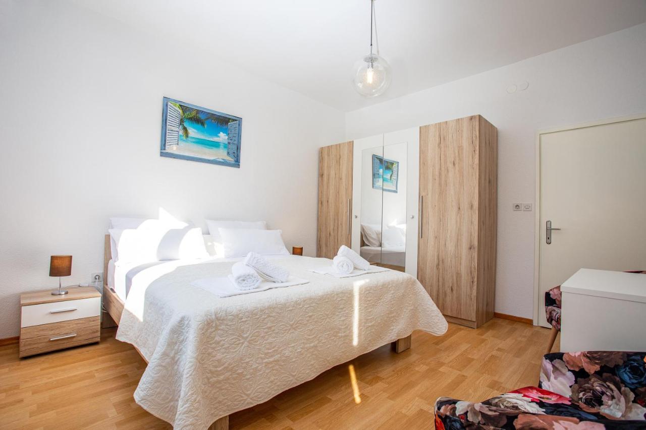 Apartments Adisa 奥米什 外观 照片