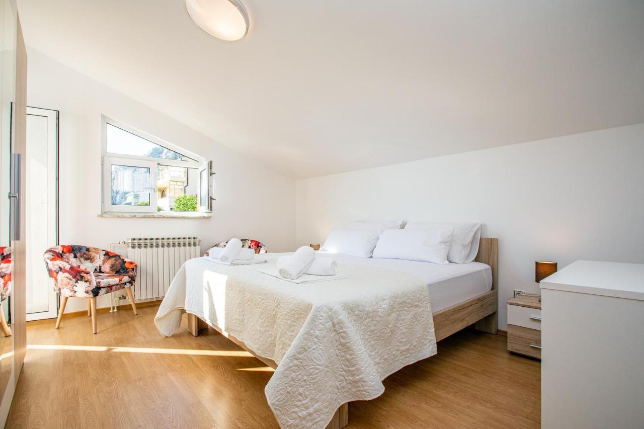 Apartments Adisa 奥米什 外观 照片