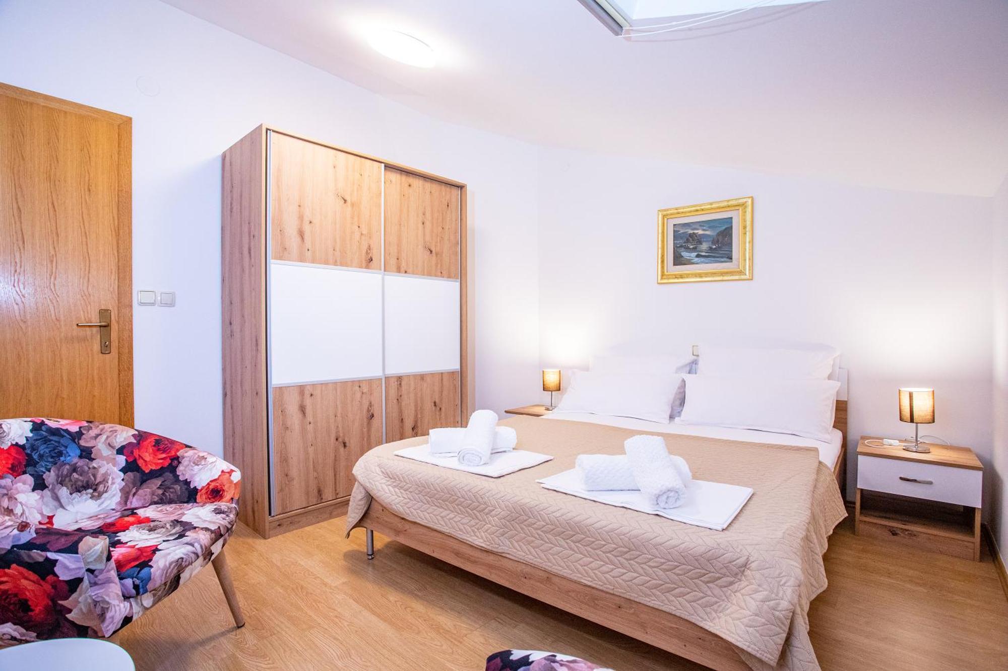 Apartments Adisa 奥米什 外观 照片