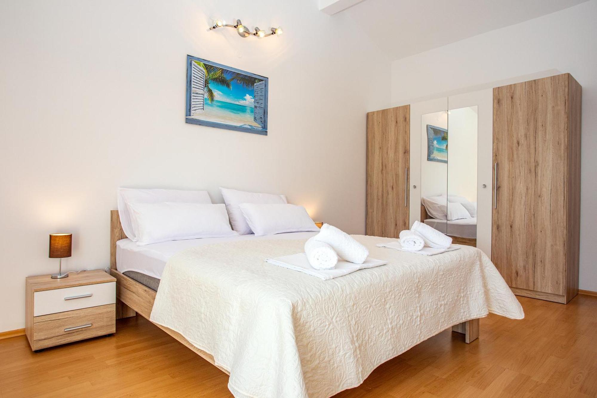 Apartments Adisa 奥米什 外观 照片