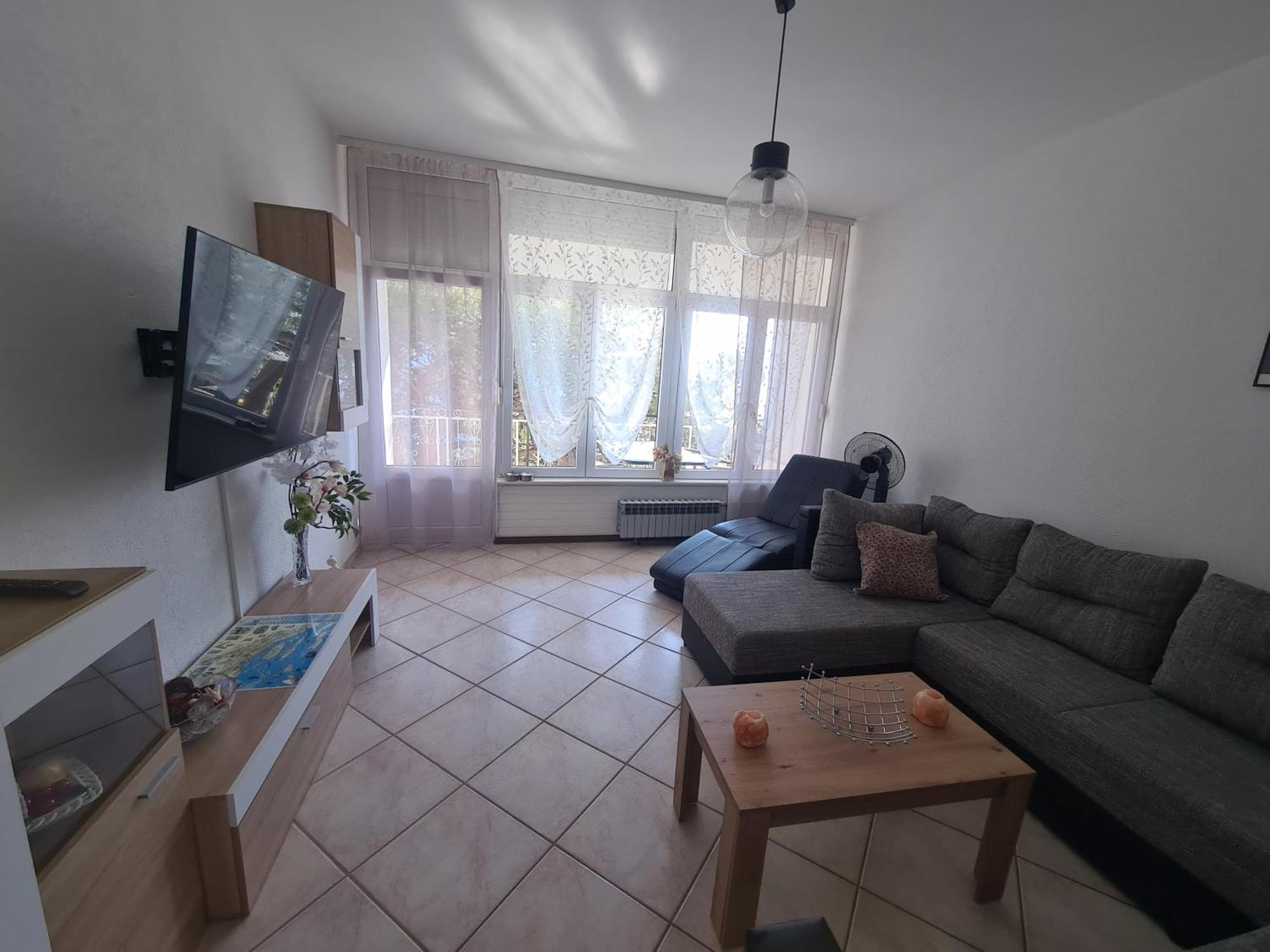 Apartments Adisa 奥米什 外观 照片